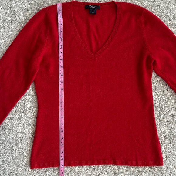 Ann Taylor Women's Cashmere V-Neck Sweater Red Med Cozy Soft Winter Holidays - Picture 7 of 8